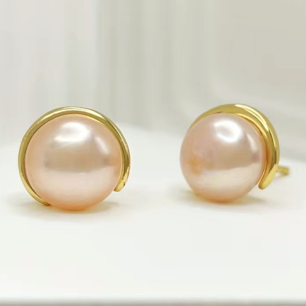 Classic Freshwater Pearl Stud Earrings